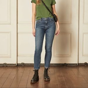 Boyish high-rise skinny